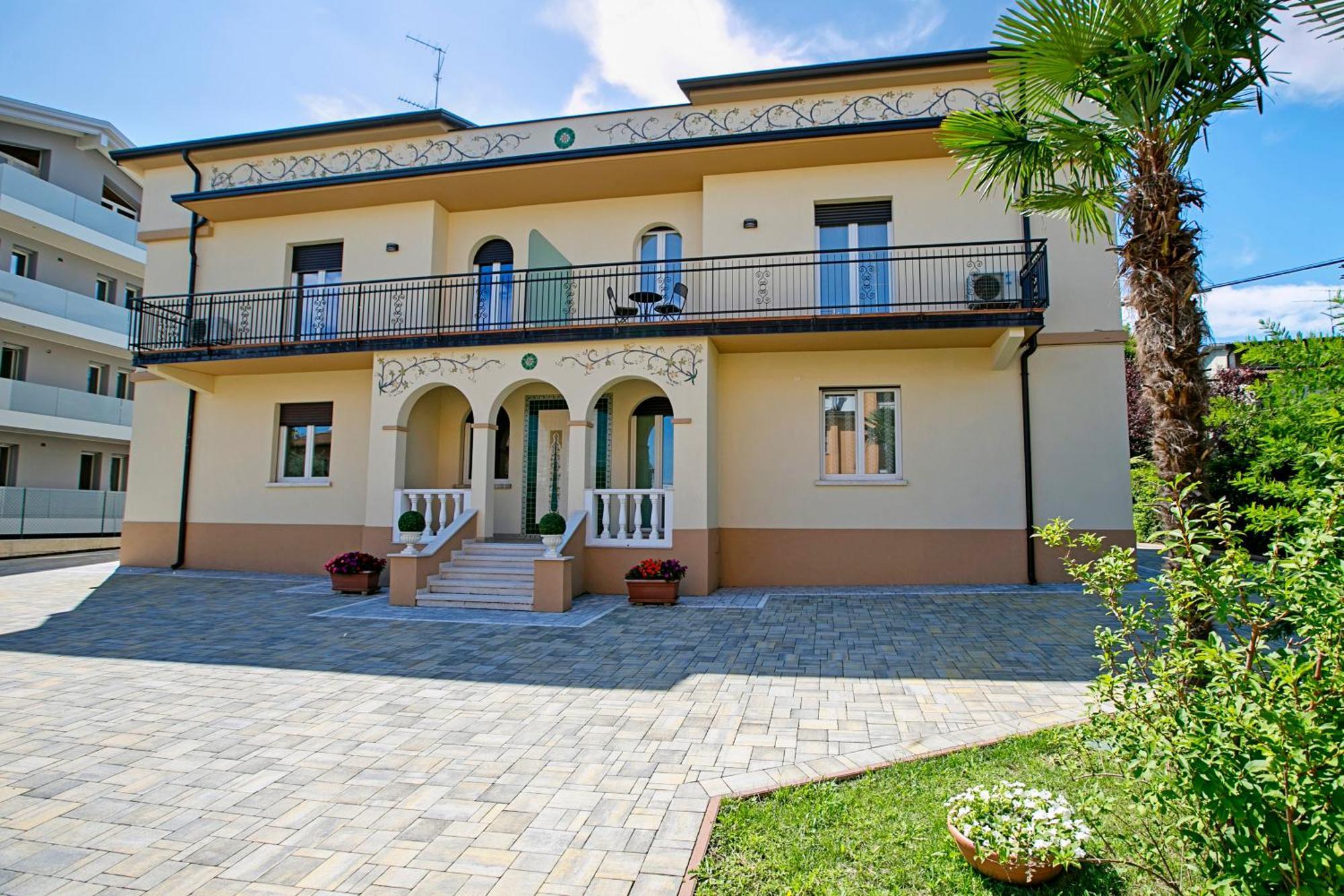 Villa Mimosa - Appartamento 2 - Happy Rentals Desenzano del Garda Exterior foto