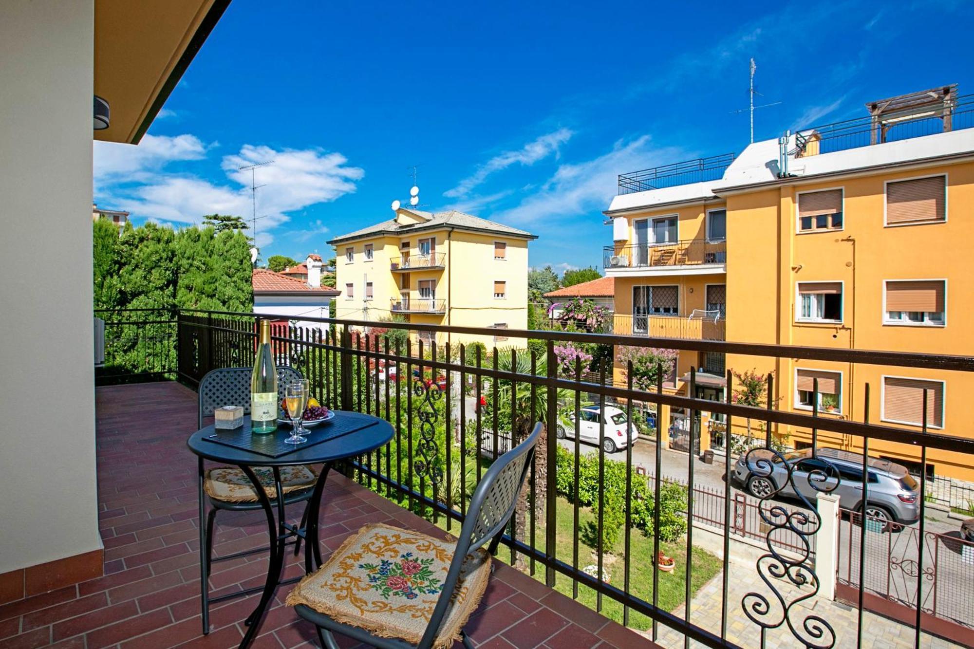 Villa Mimosa - Appartamento 2 - Happy Rentals Desenzano del Garda Exterior foto